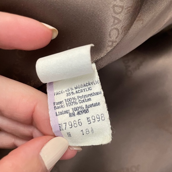 Vintage JORDACHE Faux Fur Coat - Picture 7 of 15